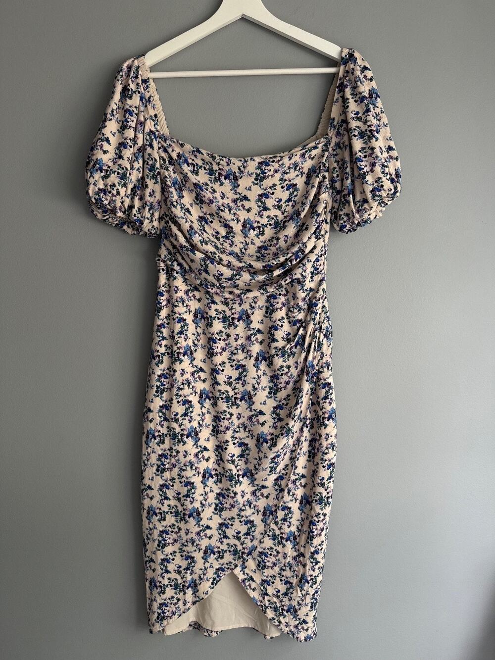 ASTR The Label Women Floral Midi Dress Size M Cream Blue Puff Sleeve Smocked